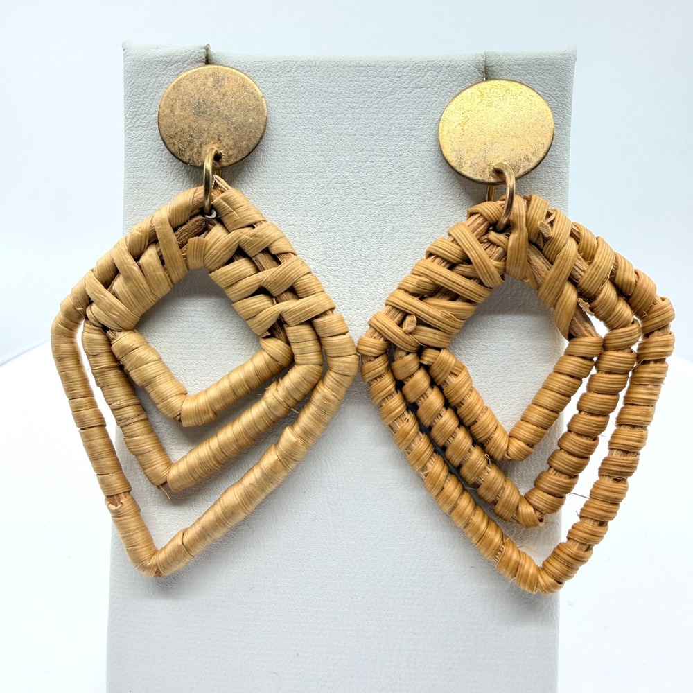 VTG Chic Woven Straw Raffia Rattan Diamond Drop Earrings Gold Tone Geometric